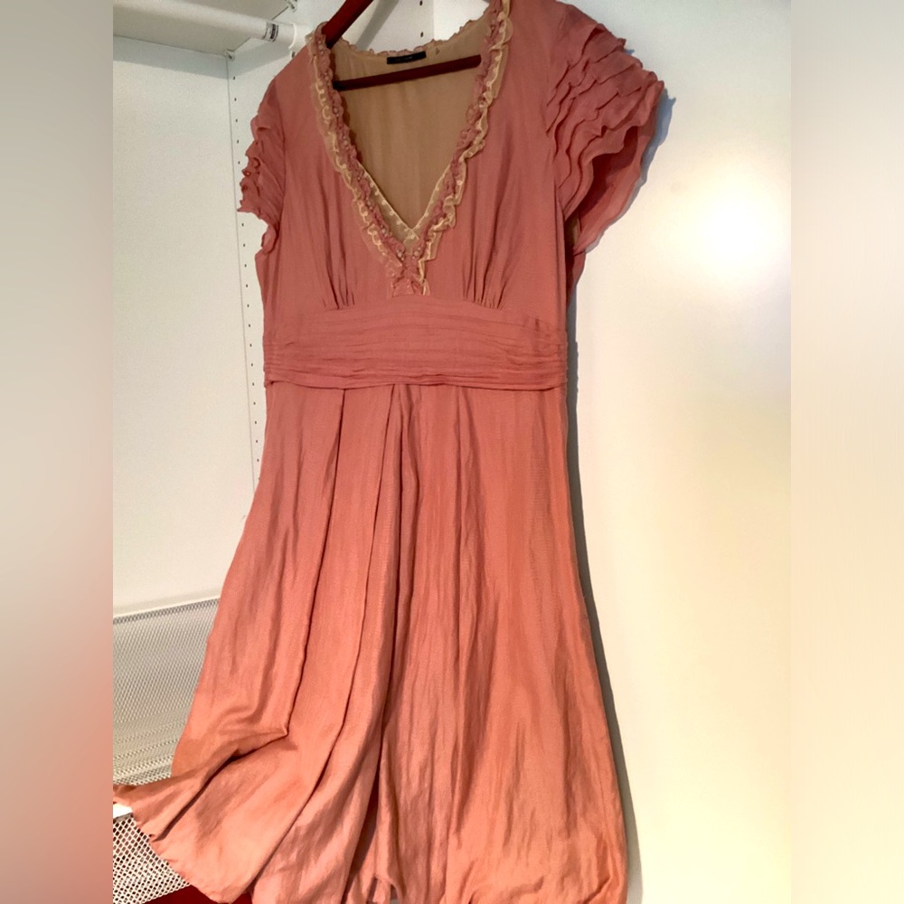 Elie Tahari Dress. Size 12, fits like 8/10. Silk/cottonBaloon bottom beads lace
